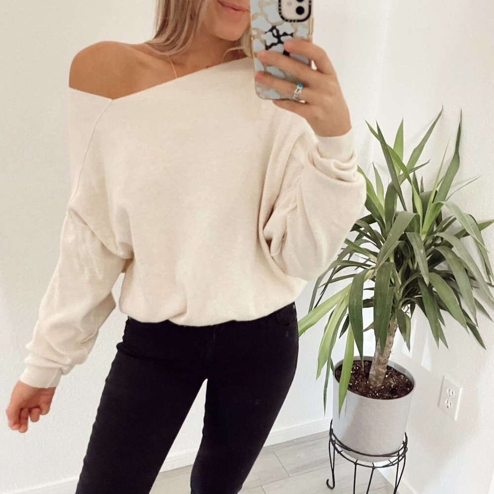 Free People Sweater Rawhem Neckline Boho Look Soft Loose Fit Comfort Trendy SzXS